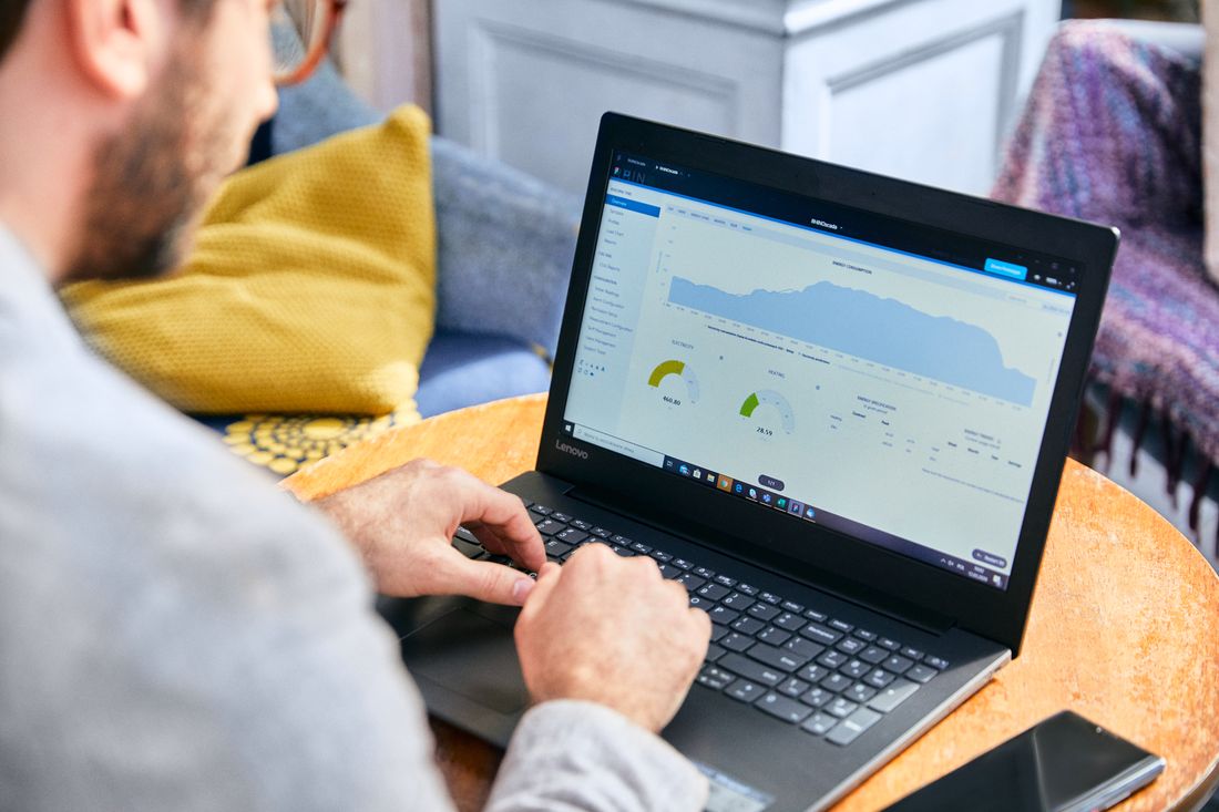 Rhino Cloud dashboard on a laptop